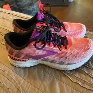 Brooks Ravenna 10 size 7 GUC